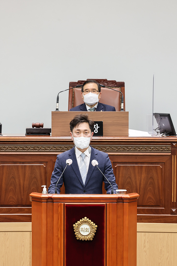 창원특례시의회, 신임 의장에 김종대 의원 선출2