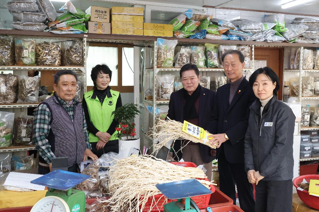 창원특례시의회, 설 명절 앞두고 전통시장 이용 당부1