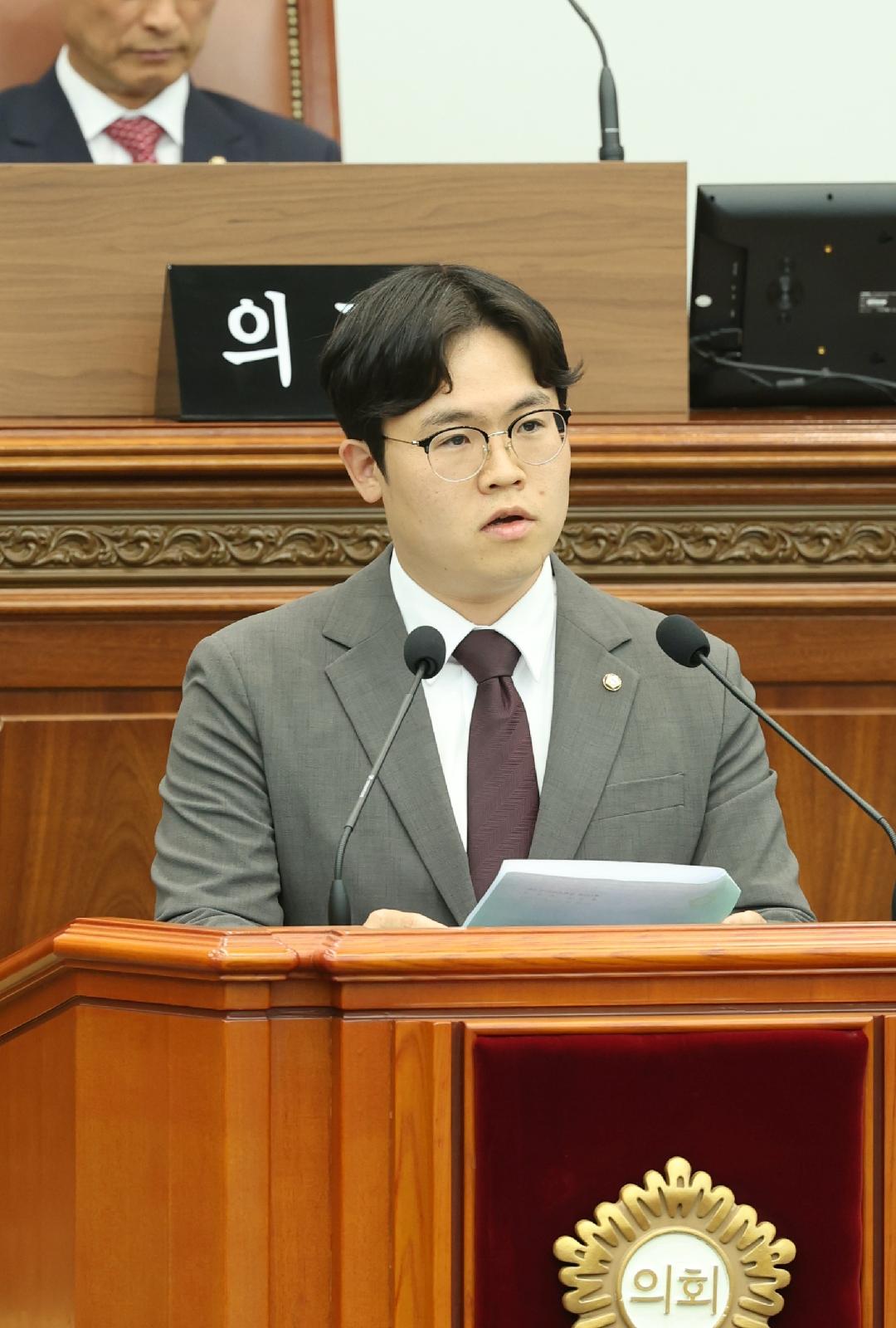 [5분 자유발언]진형익 의원 “창원시, 윤 전 대통령 휘호석 철거해야”1