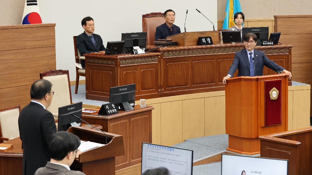 [시정질문]전홍표 의원 “시민 부담 키운 웅동1지구, 냉정한 진단 필요”1