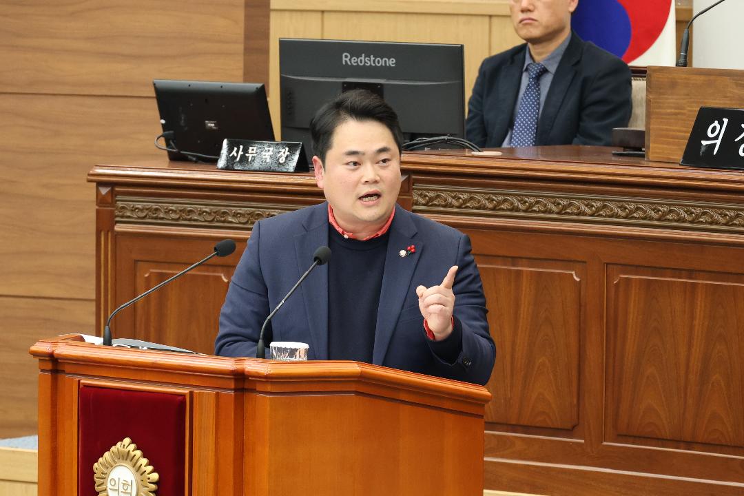 [시정질문]최정훈 의원, 생활폐기물 용역 ‘독점·관행’ 문제 비판1