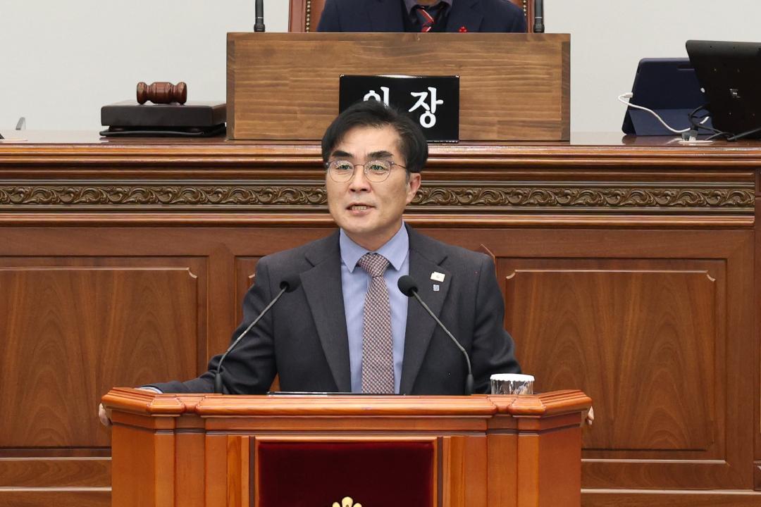 [시정질문]서명일 의원 “1년 못 버티는 보도블록...처음부터 부실시공”1