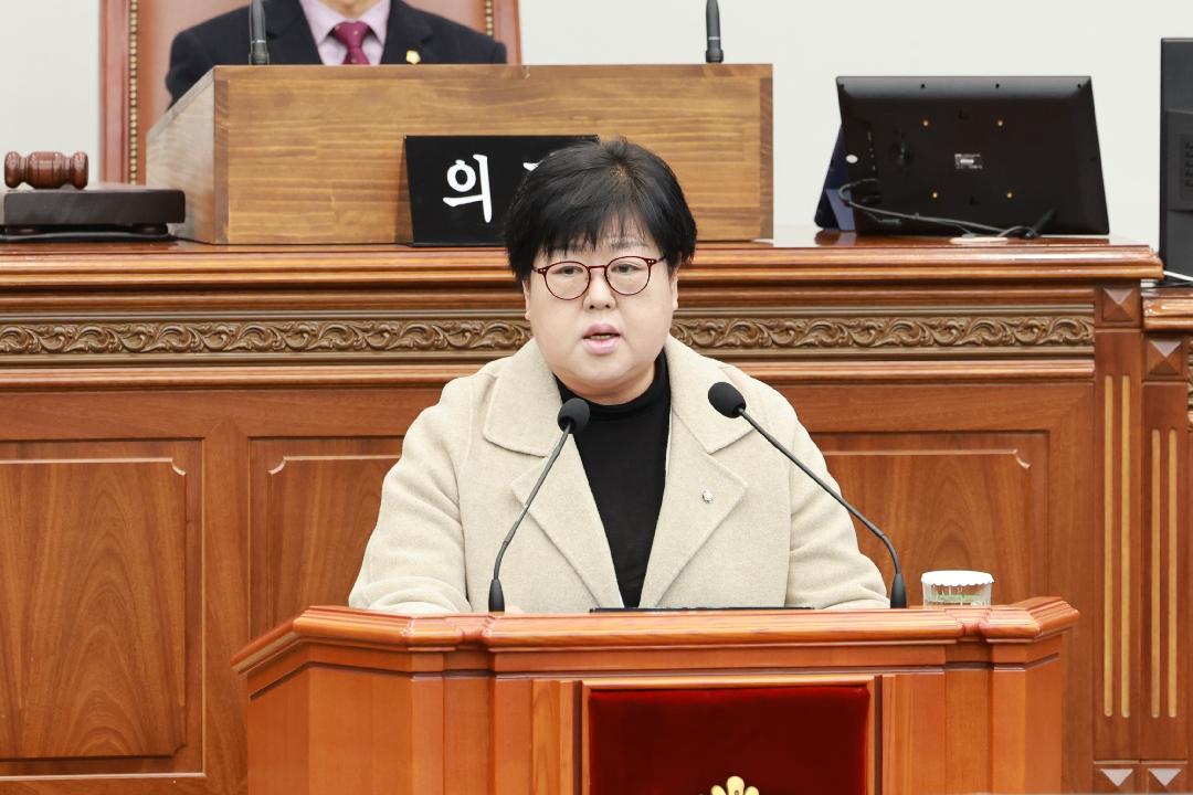 [5분자유발언]김미나 의원 “창원대로 명칭 ‘박정희대로’ 변경 제안”1