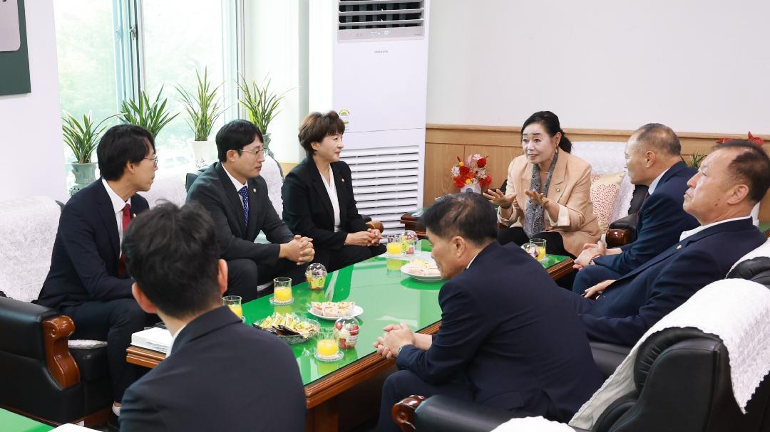 이해련 의장, “일하는 의회” 상임위원회 격려 방문1
