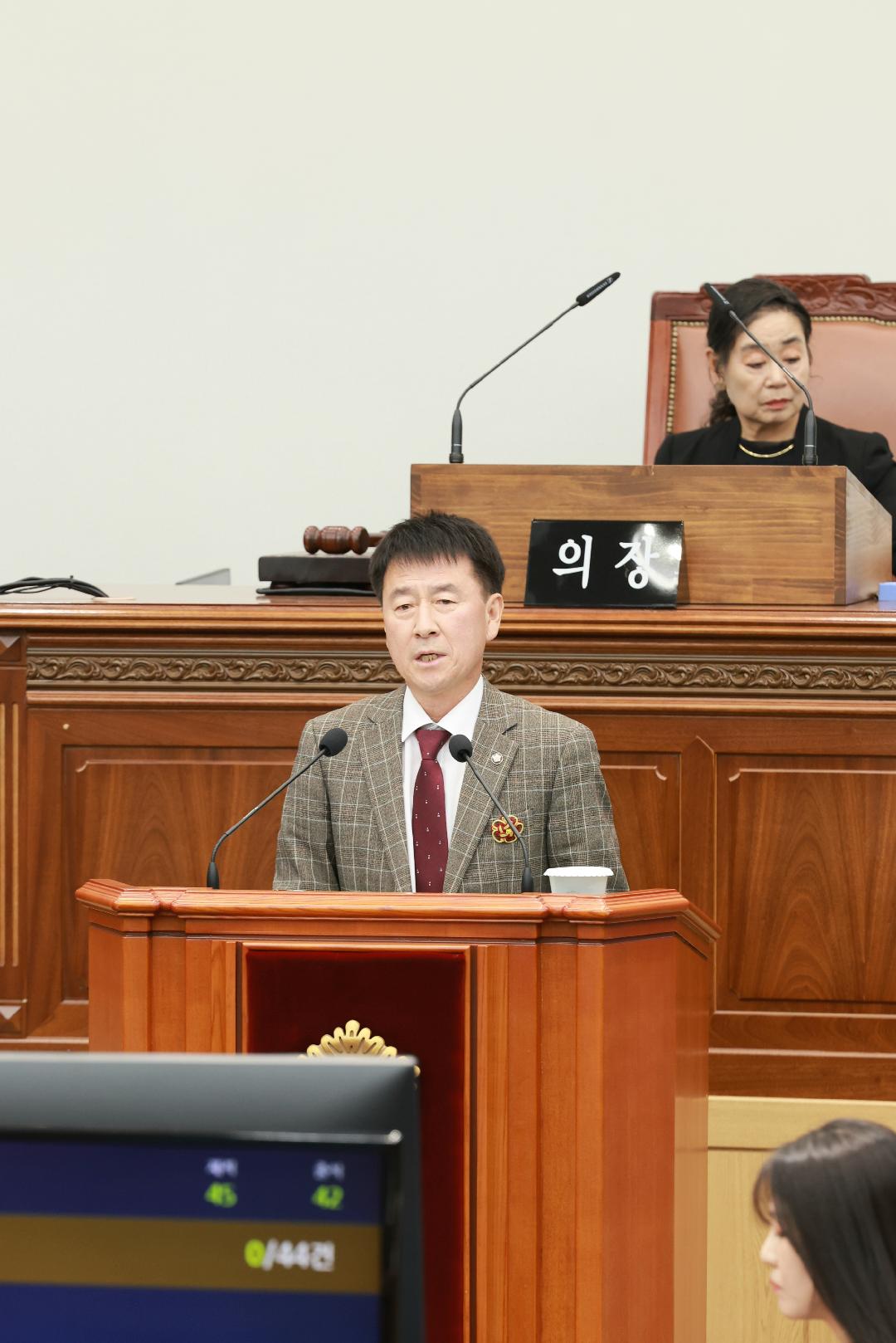 [5분 자유발언] 홍용채 의원 “저녁 6시면 불 꺼지는 마산 원도심 살려야”1