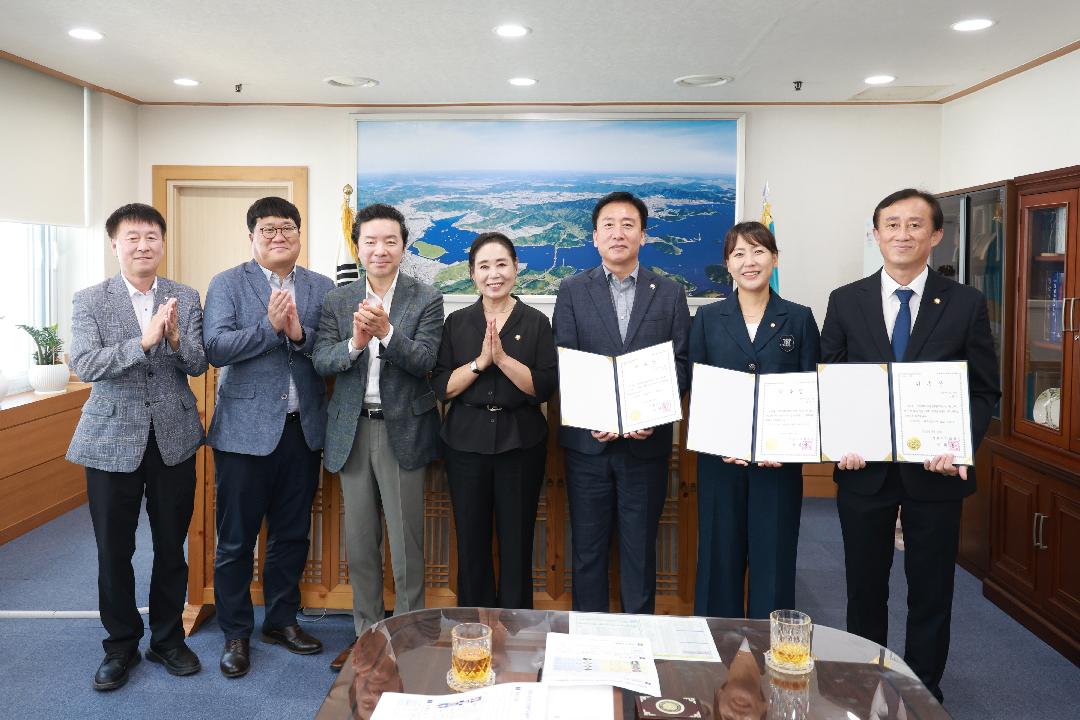 창원시의회 정책연구용역 심의위원회 위촉식 및 회의 개최1