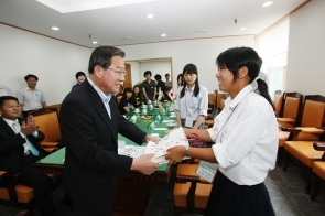 일본구레시 고교생 문화체험단 의회 방문