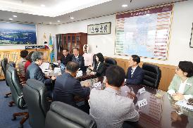 공무국외출장심사위원 위촉식 및 심사위원회