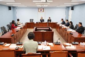 공무국외출장심사위원 위촉식 및 심사위원회