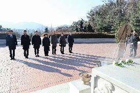 의장단 신년 충혼탑 참배