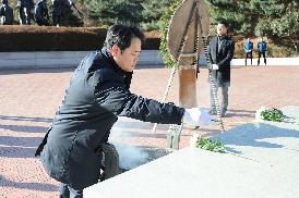 의장단 신년 충혼탑 참배