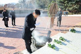 의장단 신년 충혼탑 참배