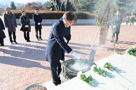 의장단 신년 충혼탑 참배