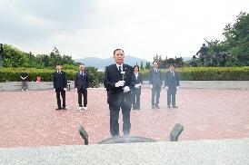 의장단 충혼탑 참배