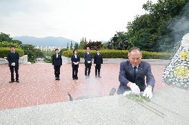 의장단 충혼탑 참배